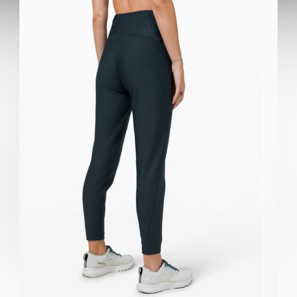 Lululemon Chase the Chill pant - Picture 2 of 8